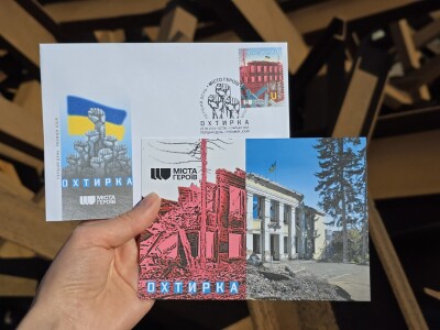 Автор поштового блоку, конвертів та штемпеля «Перший день» — художник Володимир Таран.