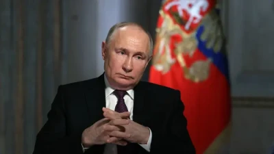 Володимир Путін починає операцію «Винна Україна» — The Economist