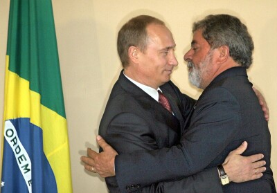 Луїс Інасіо Лула да Сілва та Володимир Путін у Бразиліа, 2004 рік. Фотограф: EVARISTO SA/AFP