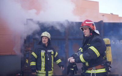 На Львівщині рятувальники загасили пожежу після влучання російської ракети в енергооб'єкт