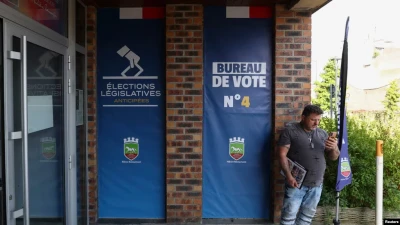 У Франції відбуваються дострокові парламентські вибори
