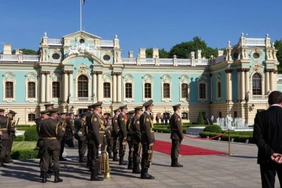 Який президент першим відвідав Незалежну Україну? Легендарний дипломат згадує, як це було