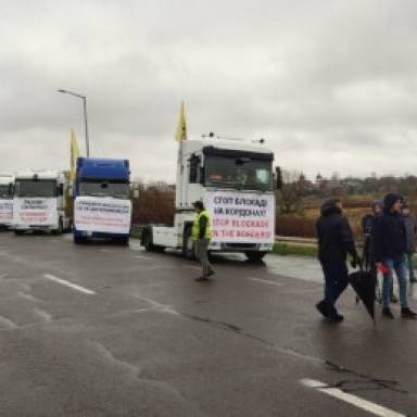 Українські перевізники розпочинають власну акцію протесту біля кордону із Польщею