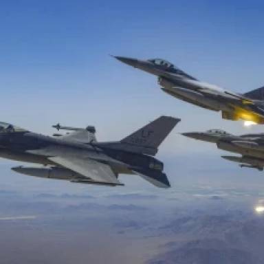 Стало відомо, коли Україна отримає перші літаки-винищувачі F-16