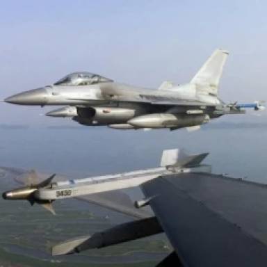 У НІдерландах розповіли, коли Україна отримає перші винищувачі F-16