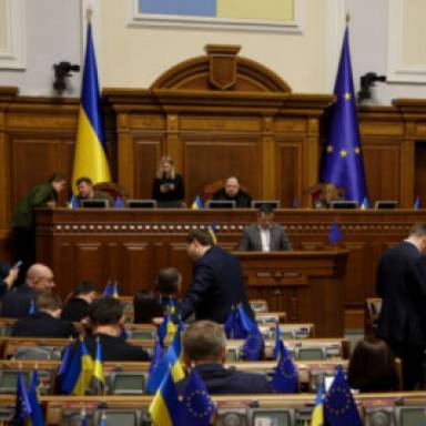 Стало відомо, скільки грошей витратила Україна торік на поїздки депутатів за кордон
