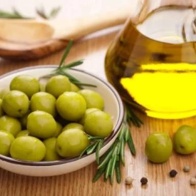 Не потрібно пити оливкову олію ложками: дієтологи розповіли, чому