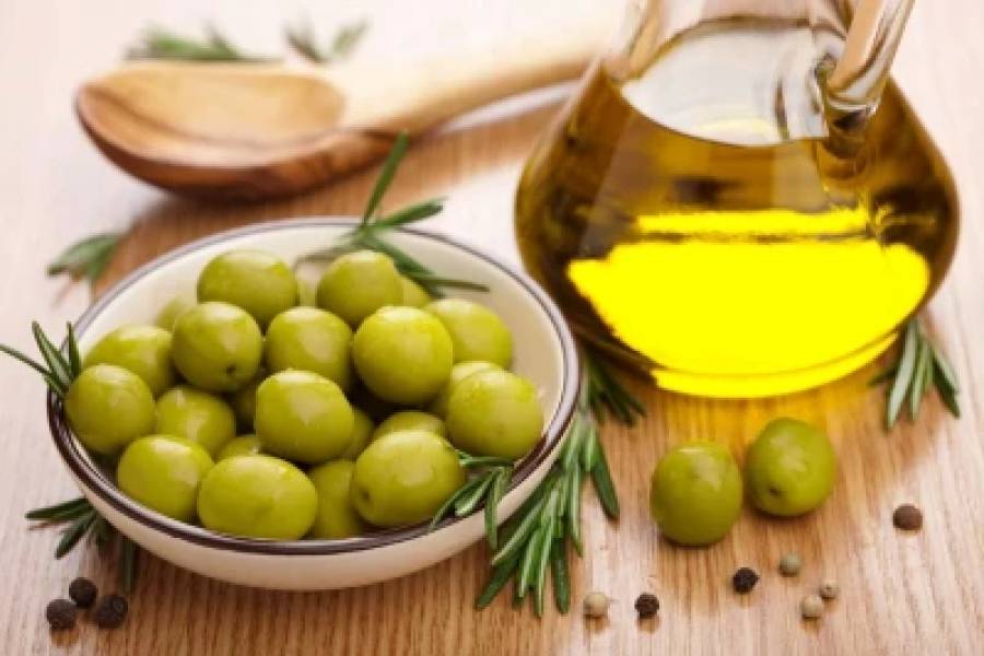 Не потрібно пити оливкову олію ложками: дієтологи розповіли, чому