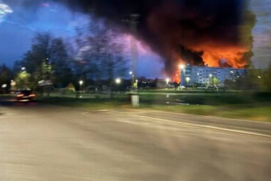 Росію атакували безпілотники: у Смоленській області спалахнула нафтобаза