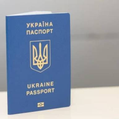 Видача паспортів за кордоном: які категорії чоловіків зможуть отримати документ