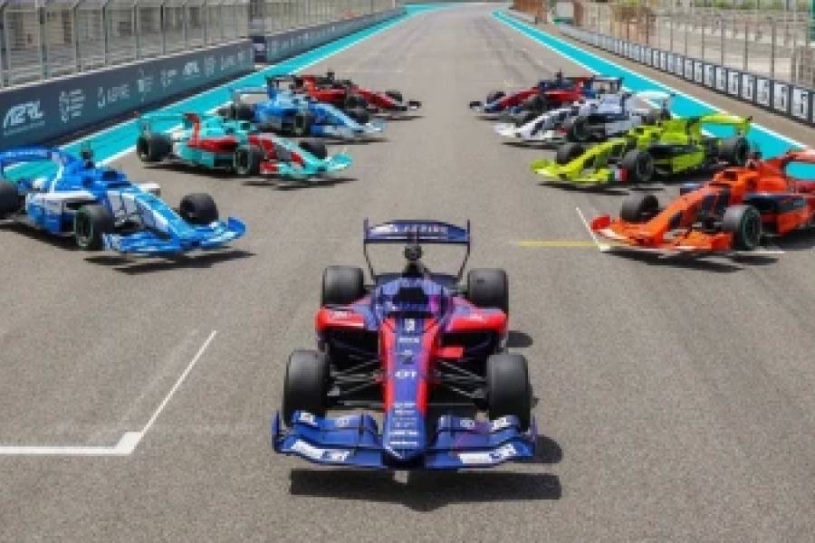 В Абу-Дабі вперше в історії пройшли гонки між пілотом Формули-1 і автономними машинами