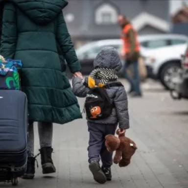 Стало відомо, скільки дітей виїхали з України перед початком навчального року